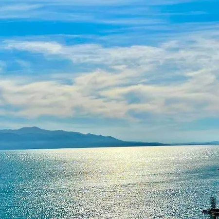 Апартаменты Sea View Riviera 5 Minutes To Promenade Free Parking